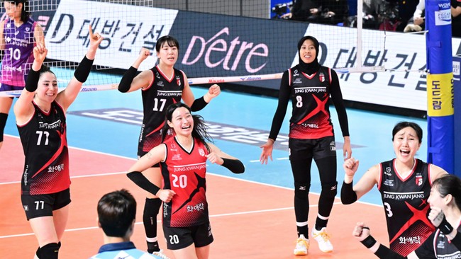 Ada momen menegangkan di pengujung laga Red Sparks vs Pink Spiders saat Megawati Hangestri Pertiwi melakukan smes yang jadi penentu kemenangan