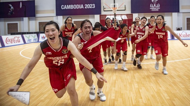 Menteri BUMN Erick Thohir memberikan pujian pada Timnas Basket Putri dan Perbasi saat Timnas Basket Putri memastikan medali emas SEA Games 2023