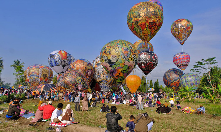 Festival Balon Ngawen Meriahkan Perayaan Waisak di Magelang