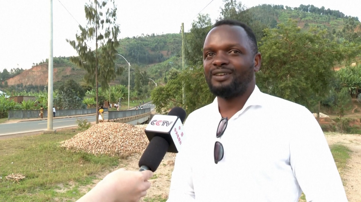 Pekerjaan pada proyek peningkatan jalan sepanjang 66 kilometer dimulai pada tahun 2013 dan memakan waktu tiga tahun untuk menyelesaikannya