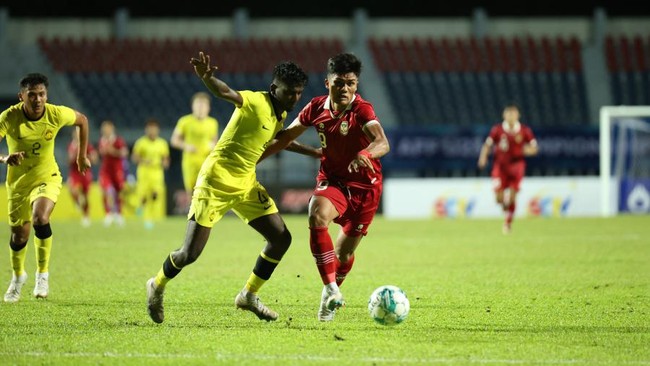 Timnas Indonesia U-23 menelan pil pahit pada laga perdana grup B Piala AFF U-23 2023 Tim Garuda Muda di luar dugaan justru takluk dari Malaysia