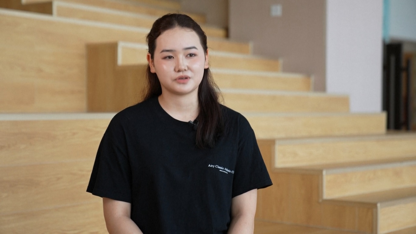 Malika mengatakan bahwa ia memilih Hangzhou sebagian karena tempat tersebut menawarkan inovasi dan budaya yang kaya baginya