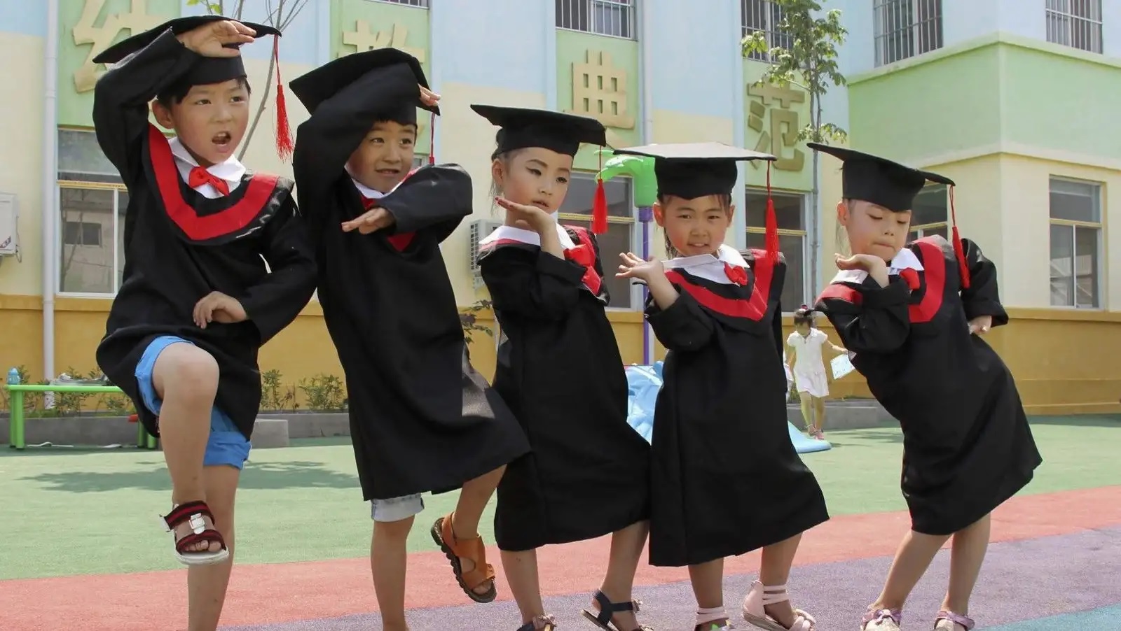 Tindakan tegas akan diberikan bagi mereka yang melakukan perbuatan tidak terpuji misalnya menerima uang terkait dengan pendaftaran merekrut siswa melalui cara yang salah seperti menawarkan imbalan yang tinggi