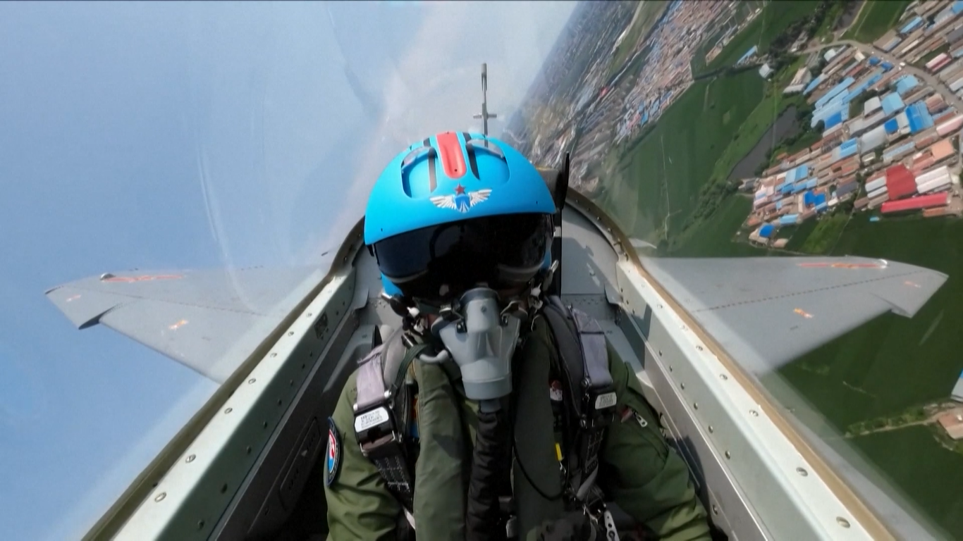 Pertunjukan Atraksi Udara (Air Show) Changchun selama lima hari yang diadakan di Kota Changchun di Provinsi Jilin