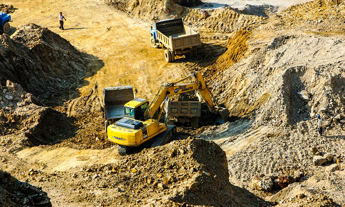 Tiongkok menghasilkan hampir 60 persen dari total produksi tambang elemen kritis dunia