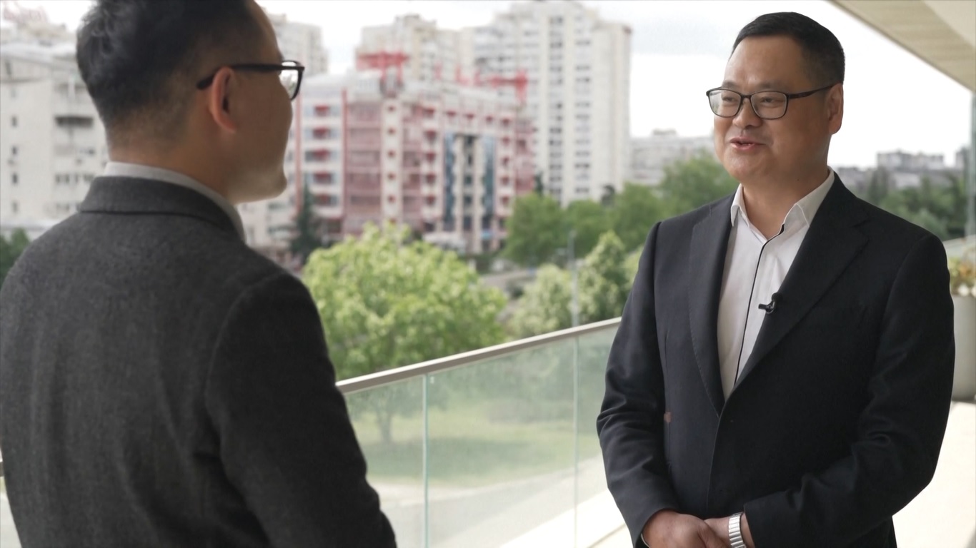 Pusat ini menawarkan kelas bahasa Mandarin