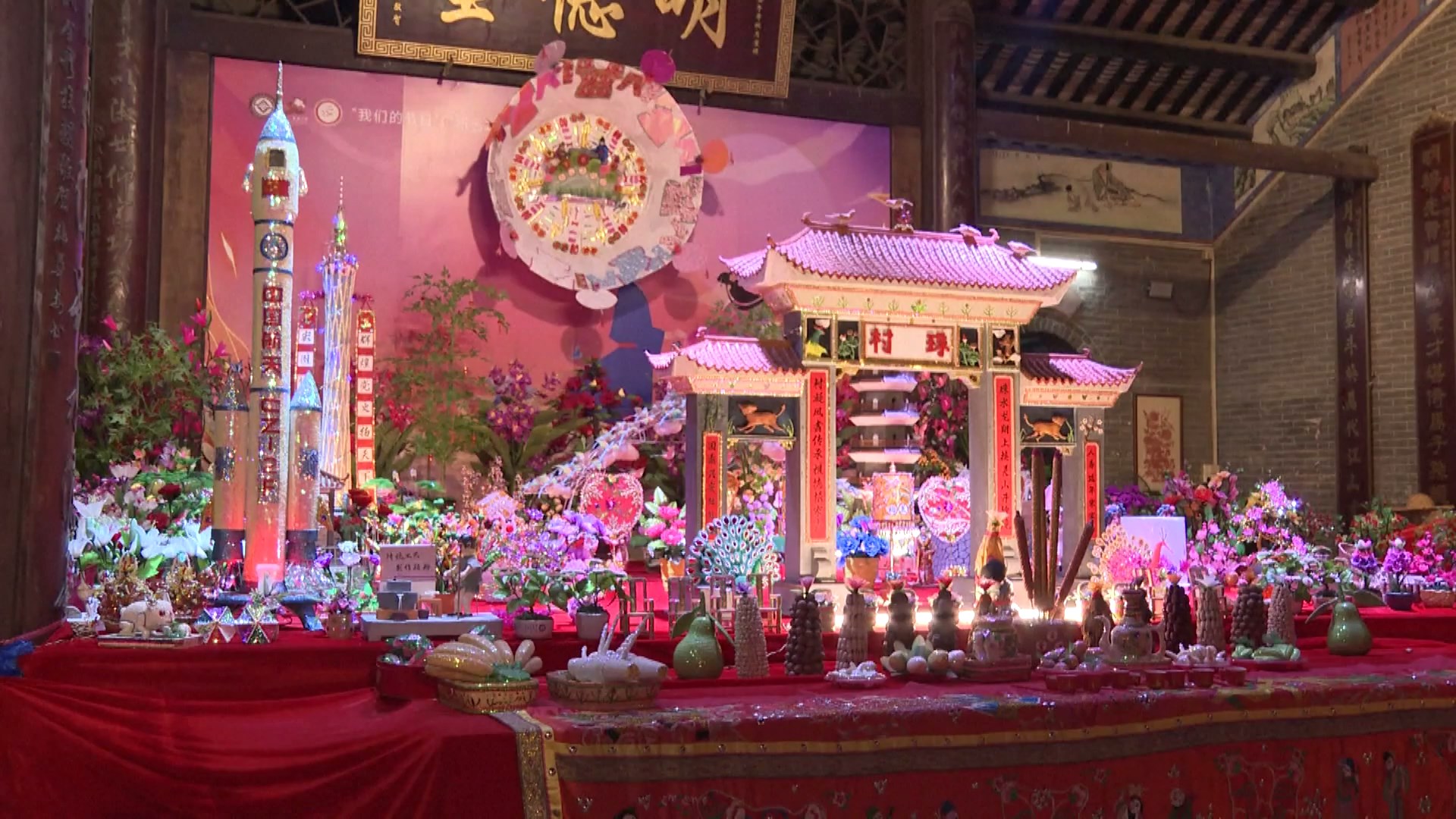 Berbagai tempat di Tiongkok telah merayakan Festival Qixi atau dikenal sebagai Hari Valentine Tiongkok dengan berbagai kegiatan menarik