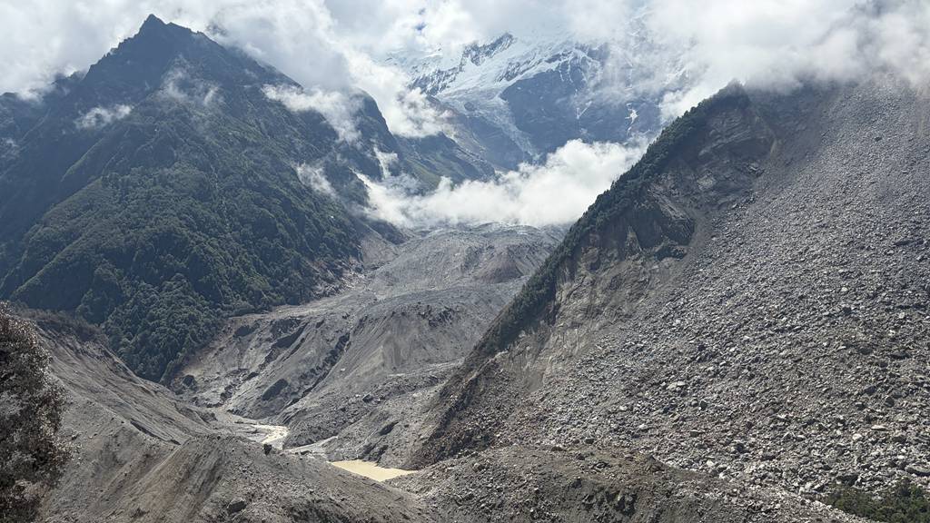 Bagaimana Longsor Lumpur Himalaya Bisa Terjadi?