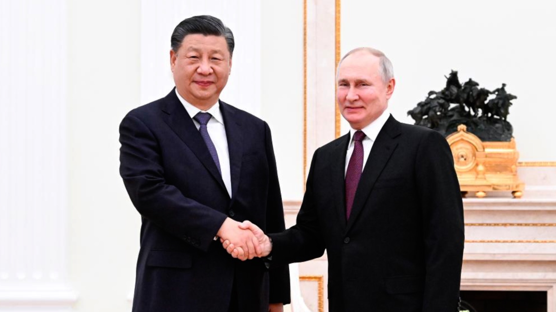 Pengumuman rencana perjalanan Putin datang beberapa hari setelah para pejabat Afrika Selatan mengatakan dia telah setuju untuk melewatkan pertemuan puncak ekonomi di negara mereka bulan depan karena surat perintah penangkapan yang dikeluarkan Pengadilan Kriminal Internasional (ICC) terhadapnya