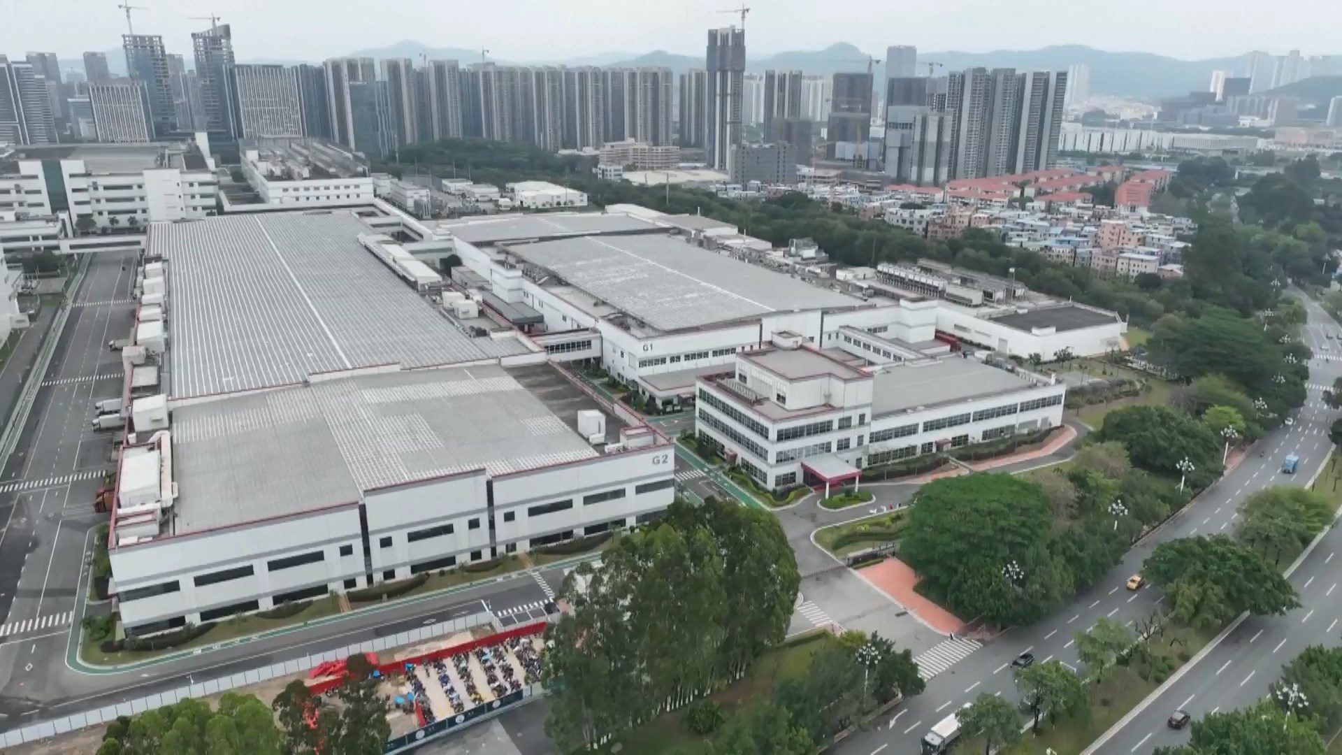 Xi diberi pengarahan tentang bagaimana perusahaan-perusahaan ini telah mengembangkan inovasi teknologi untuk membangun merek independen mereka