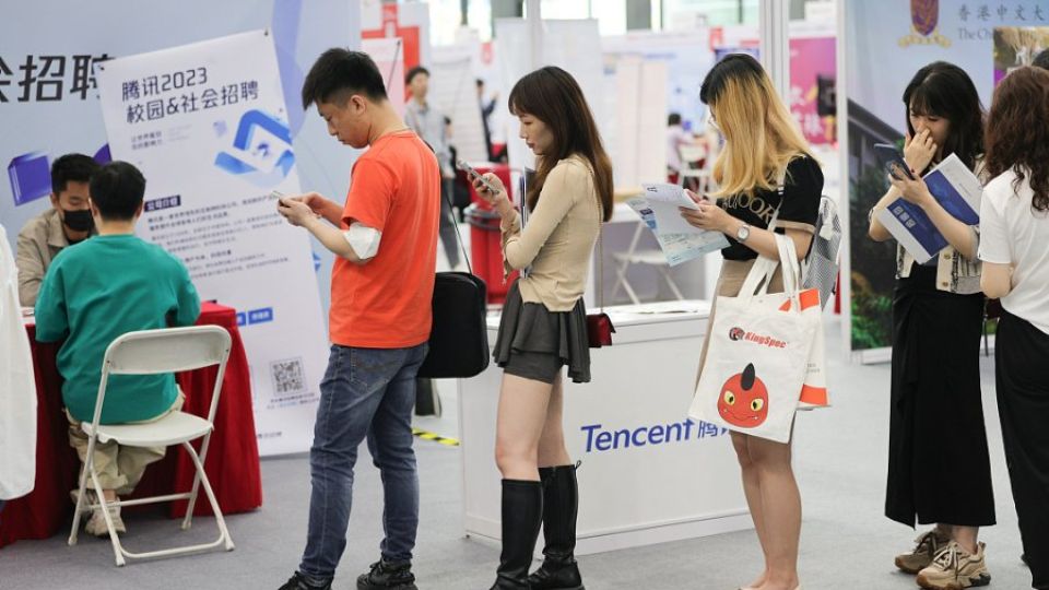 Untuk lebih membantu para pencari kerja muda beradaptasi dengan permintaan pasar