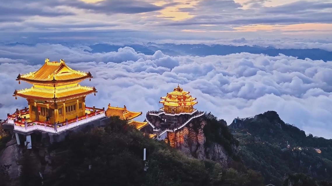 Kabut menyelimuti lahan basah dan pegunungan di Mongolia Dalam dan Henan, Tiongkok