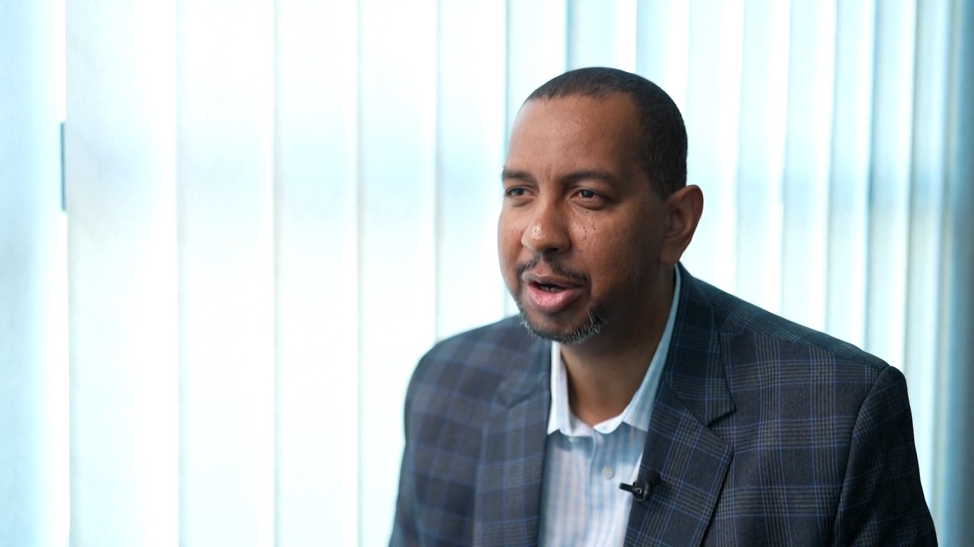 Menangkap ikan dengan jaring dasar yang dilemparkan dari kapal yang sempit adalah cara para nelayan di Zanzibar mencari nafkah selama berabad-abad