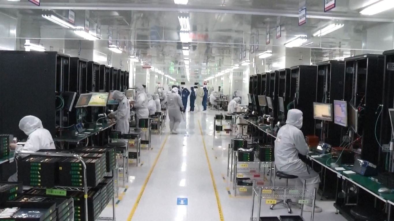 Industri Manufaktur Informasi Elektronik Tiongkok Laporkan Pertumbuhan Pesat di Semester Pertama 2025