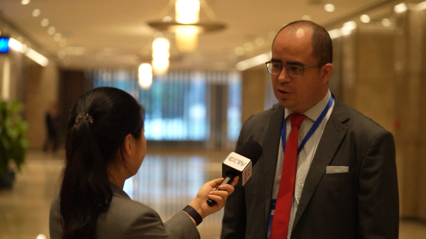 Mereka mencatat keragaman industri dan ilmu pengetahuan di pulau itu