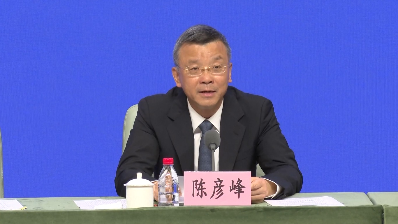 Para pejabat juga mengatakan bahwa Kawasan Khusus tersebut akan terus memperkuat langkah-langkah untuk menarik bakat dari dalam dan luar negeri