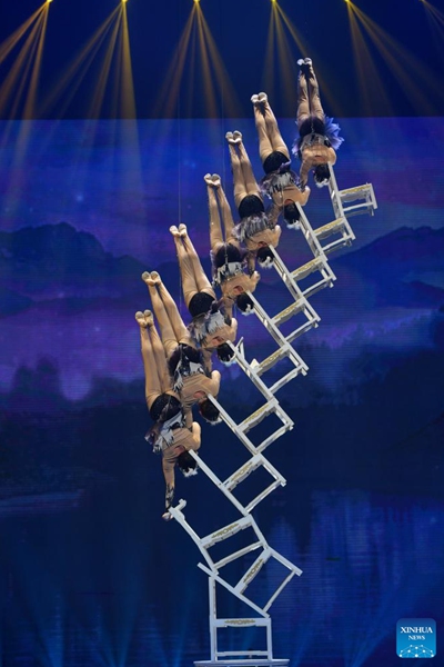 Pertunjukan pembuka akan dibawakan oleh Railway Heroes yang diproduksi oleh Shandong Acrobatics Troupe