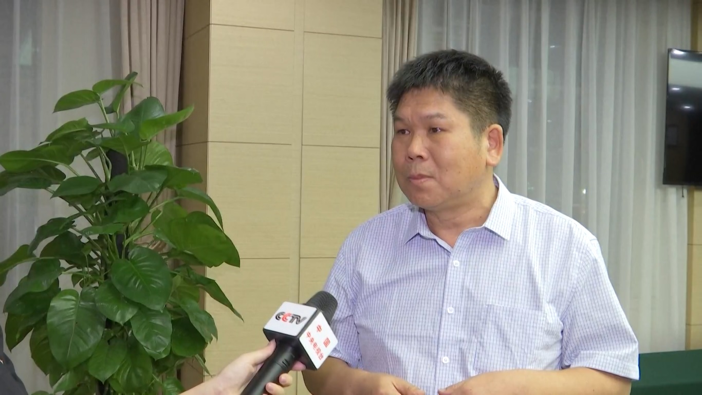 Spesies karang pembentuk terumbu di perairan yang berdekatan dengan pulau itu juga berada dalam jumlah terkaya sejak catatan survei dimulai di daerah tersebut