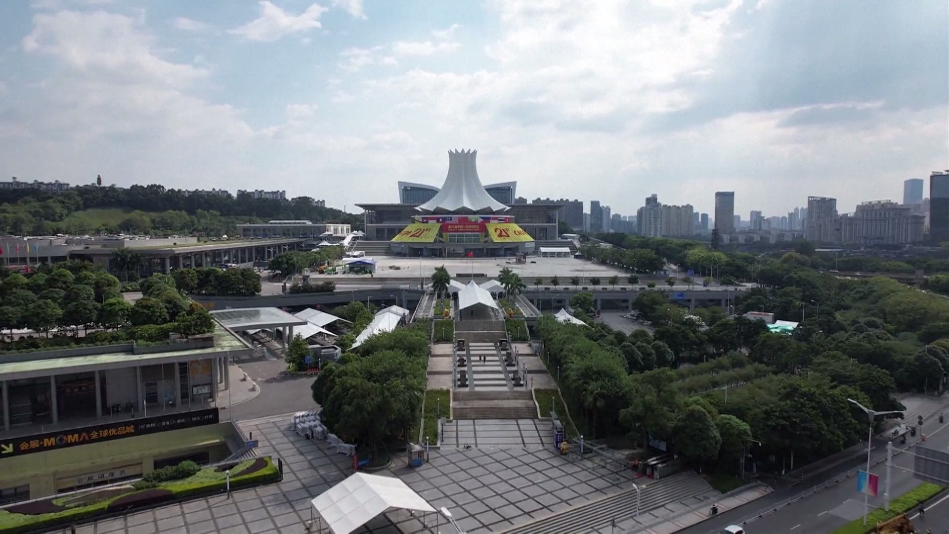 Seluruh barang pameran yang masuk untuk Pameran China-ASEAN Ke-21 mendatang telah tiba di tempat pameran Pusat Konvensi dan Pameran Internasional Nanning pada hari Sabtu