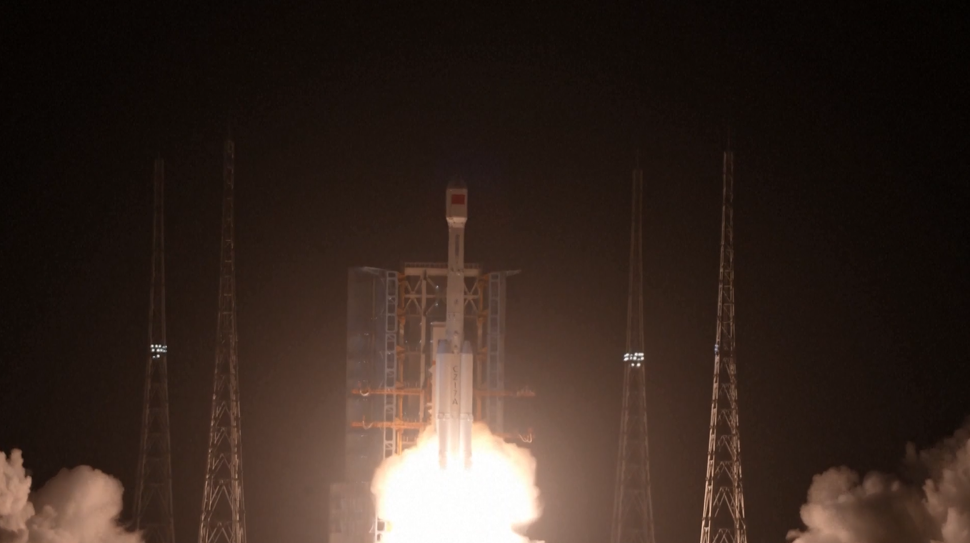 Tiongkok Luncurkan Satelit Relai Data Baru dari Wenchang