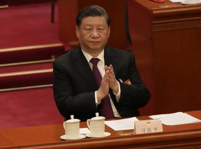 Xi Jinping hari ini(10/3) terpilih sebagai Ketua Komisi Militer Sentral Tiongkok dengan suara penuh