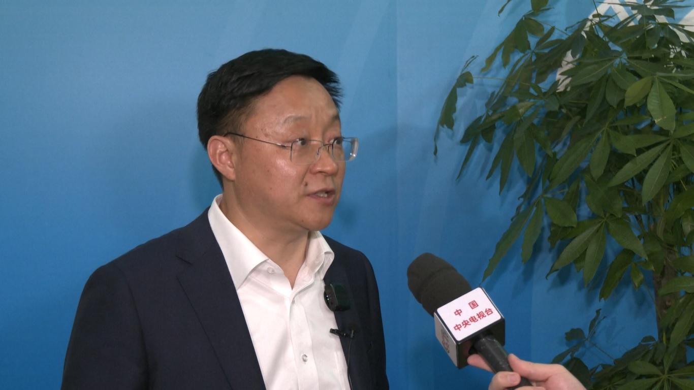 Perkembangan kecerdasan buatan yang pesat membawa perubahan luar biasa pada produksi masyarakat dan kehidupan sehari-hari masyarakat Tiongkok