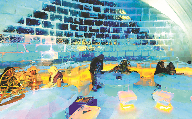 Seperti diketahui Harbin yang terkenal dengan pemandangan salju dan pahatan es – mencatat jumlah wisatawan dan pendapatan pariwisata mencapai rekor tertinggi masing-masing sebesar 304 juta dan 59 miliar yuan ($837 juta) selama liburan Tahun Baru dari 31 Desember hingga 2 Januari