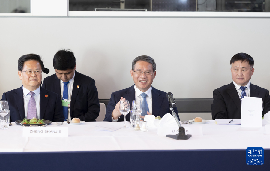 Perdana Menteri Tiongkok Li Qiang hari Selasa kemarin (16/1) waktu setempat menghadiri jamuan makan siang yang dipimpin oleh Pendiri dan Ketua Eksekutif Forum Ekonomi Dunia Klaus Martin Schwab di Davos
