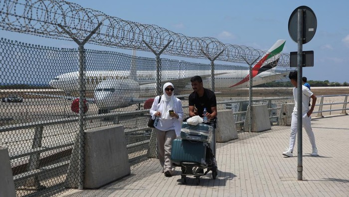 KBRI juga mengimbau warga negara Indonesia yang memiliki rencana melakukan perjalanan ke Lebanon