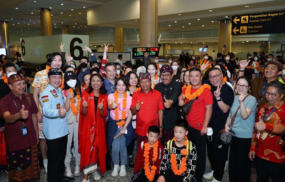 Kedutaan Besar dan Konsulat Tiongkok di Indonesia menganjurkan setiap turis adalah orang pertama yang bertanggung jawab atas kesehatan mereka sendiri 