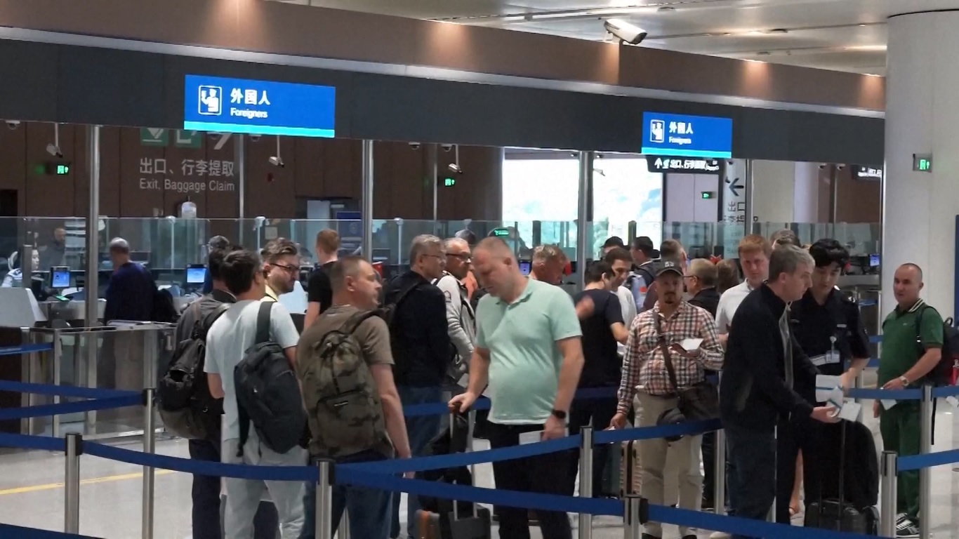 Tiongkok Laporkan Peningkatan 12,9 Persen Penyeberangan Perbatasan pada Kuartal Ketiga 2025