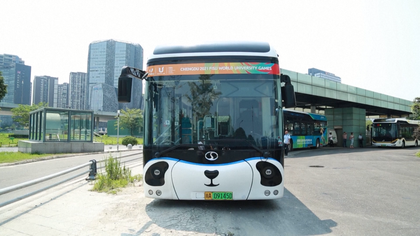 Bus bertema panda telah beroperasi di kota Chengdu