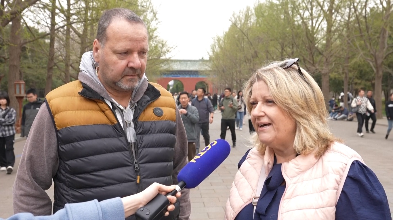 Ini adalah hari libur tradisional Tiongkok bagi orang-orang untuk memberikan penghormatan kepada orang yang telah meninggal
