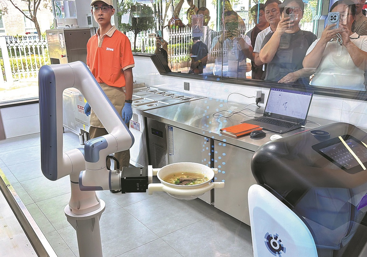 Restoran Mi Robot Di Beijing Memulai Uji Coba