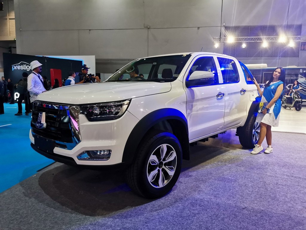 Walaupun saat ini pabrikan otomotif tengah berlomba dalam hal mobil listrik murni namun untuk mobil komersil atau pick-up double cabin masih terhitung jari