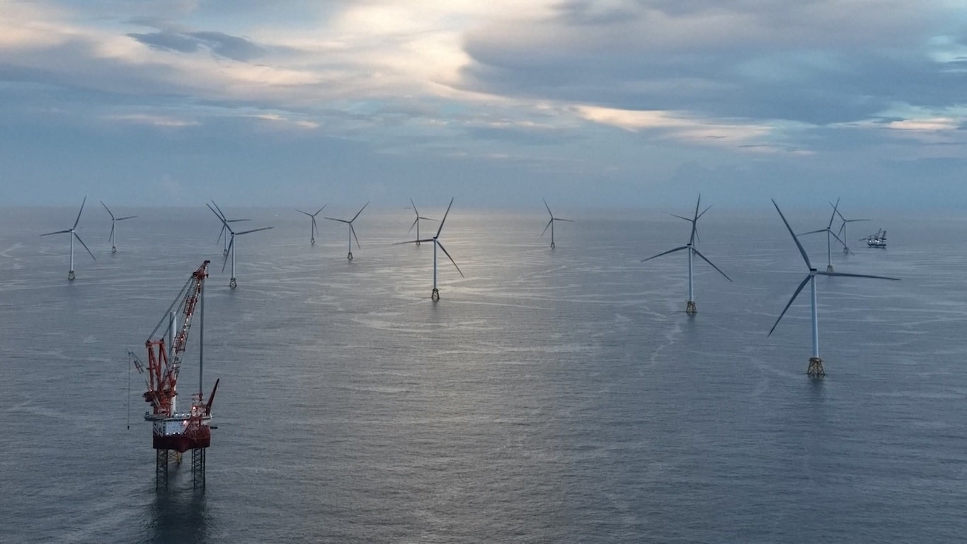 Ini menandai tonggak sejarah baru dalam pengembangan tenaga angin lepas pantai berskala besar di negara tersebut
