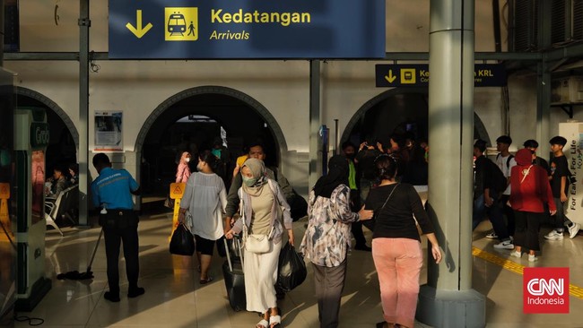 PT Kereta Api Indonesia (KAI) mencatat sekitar 44 ribu penumpang akan tiba di DKI Jakarta hari ini