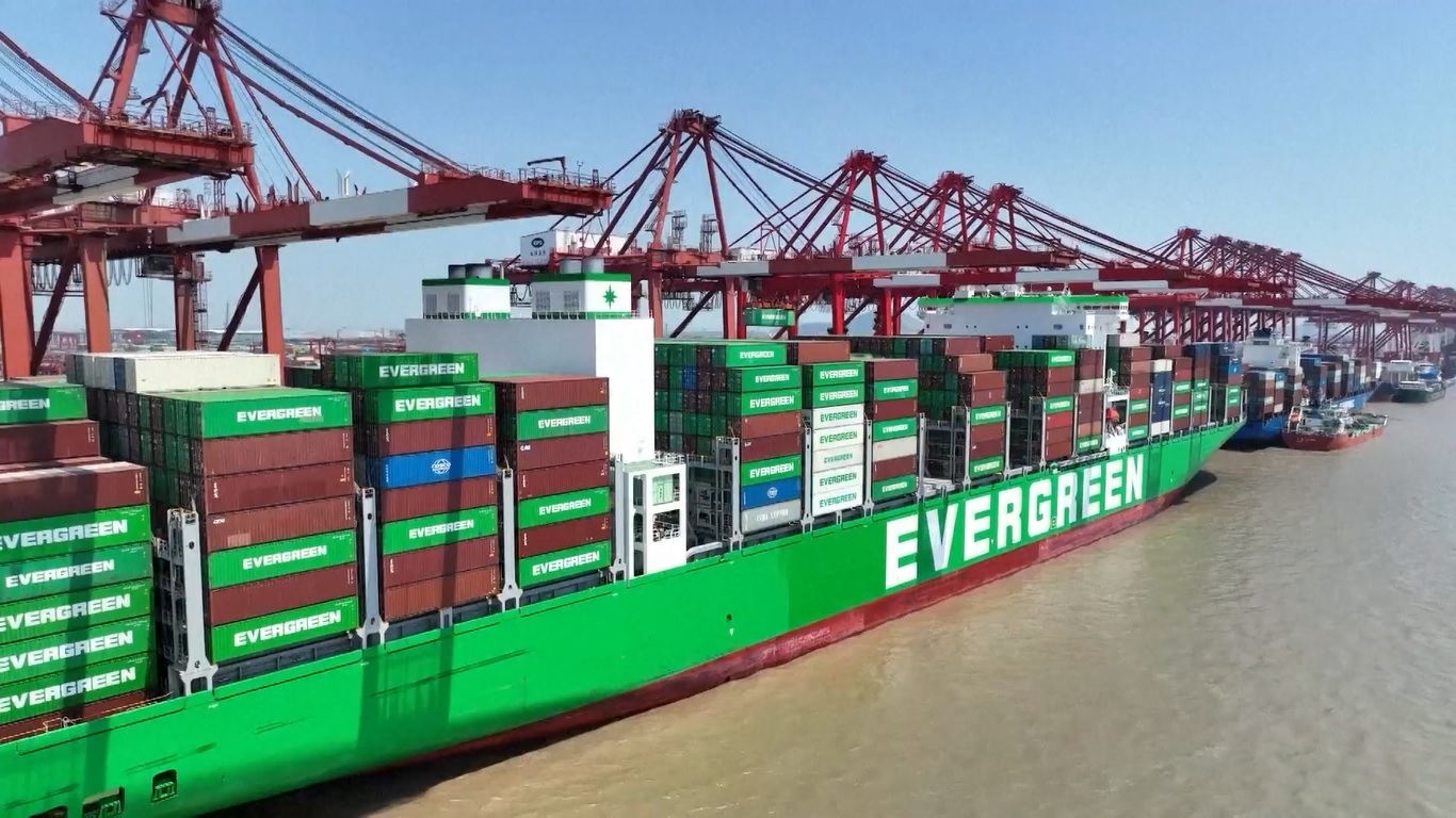 Perusahaan-perusahaan di Tiongkok Mengatur Ulang Pengiriman terkait Penangguhan Tarif Baru AS