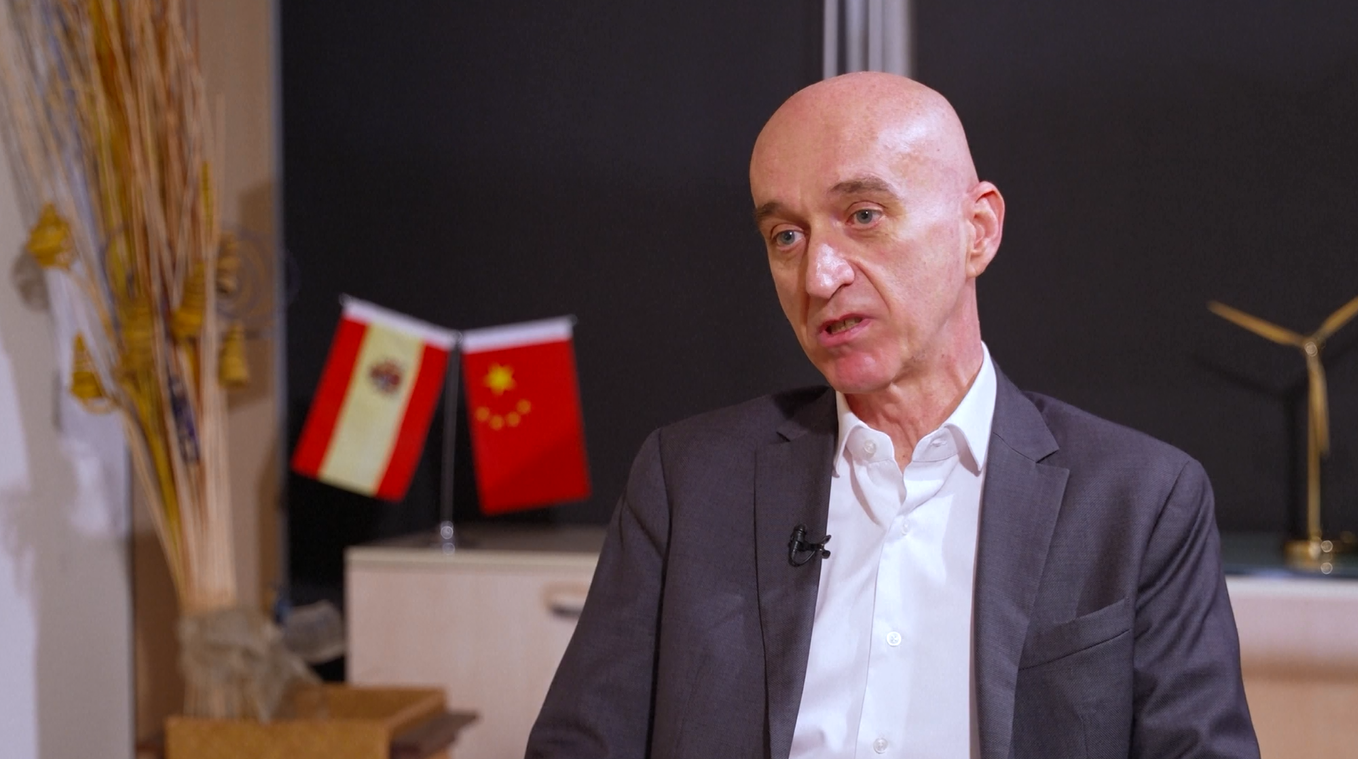 Pengembang Energi Surya Spanyol Puji Keahlian Tiongkok dalam Hidrogen Hijau dan Desak Kerja Sama yang Lebih Kuat