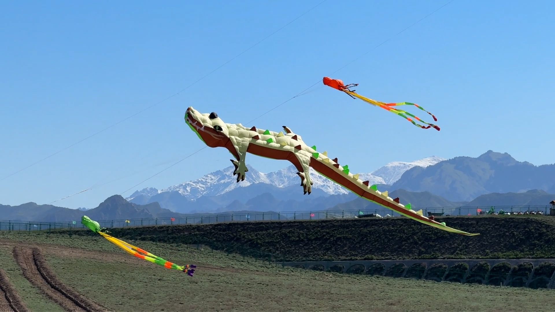 Festival Layang-Layang Hari Buruh di Urumqi Sambut 10.000 Pengunjung