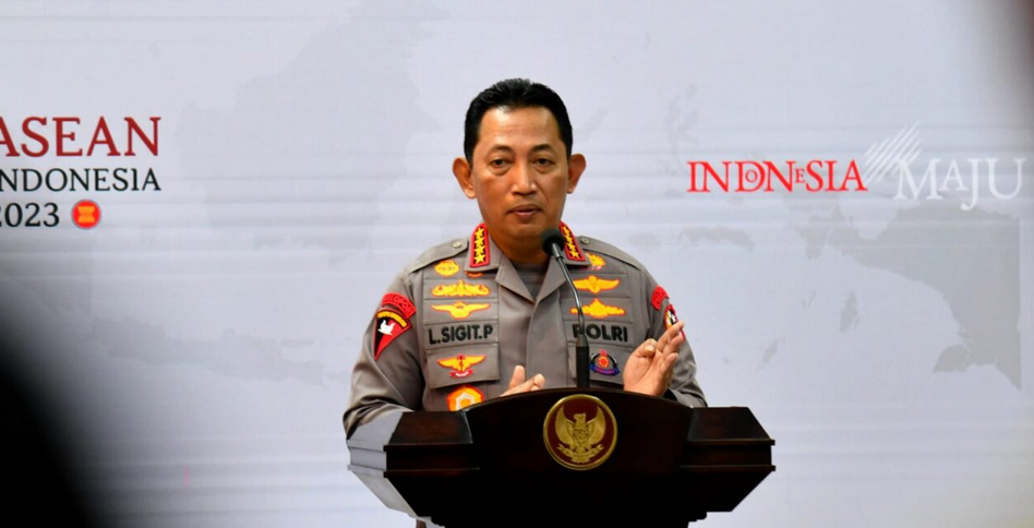Presiden Joko Widodo meminta kepolisian untuk mengungkap secara jelas dan terbuka atas peristiwa bentrok yang terjadi di PT Gunbuster Nickel Industry (GNI)