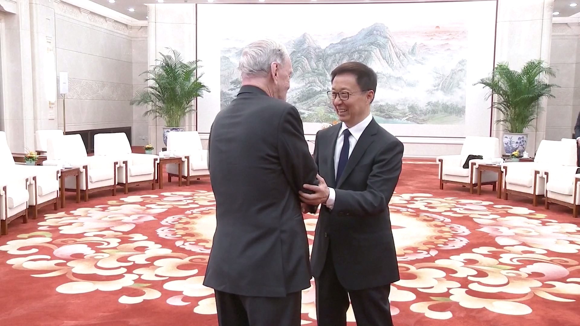 Wakil Presiden Tiongkok Han Zheng bertemu dengan mantan Perdana Menteri Kanada Jean Chretien di Beijing pada hari Rabu
