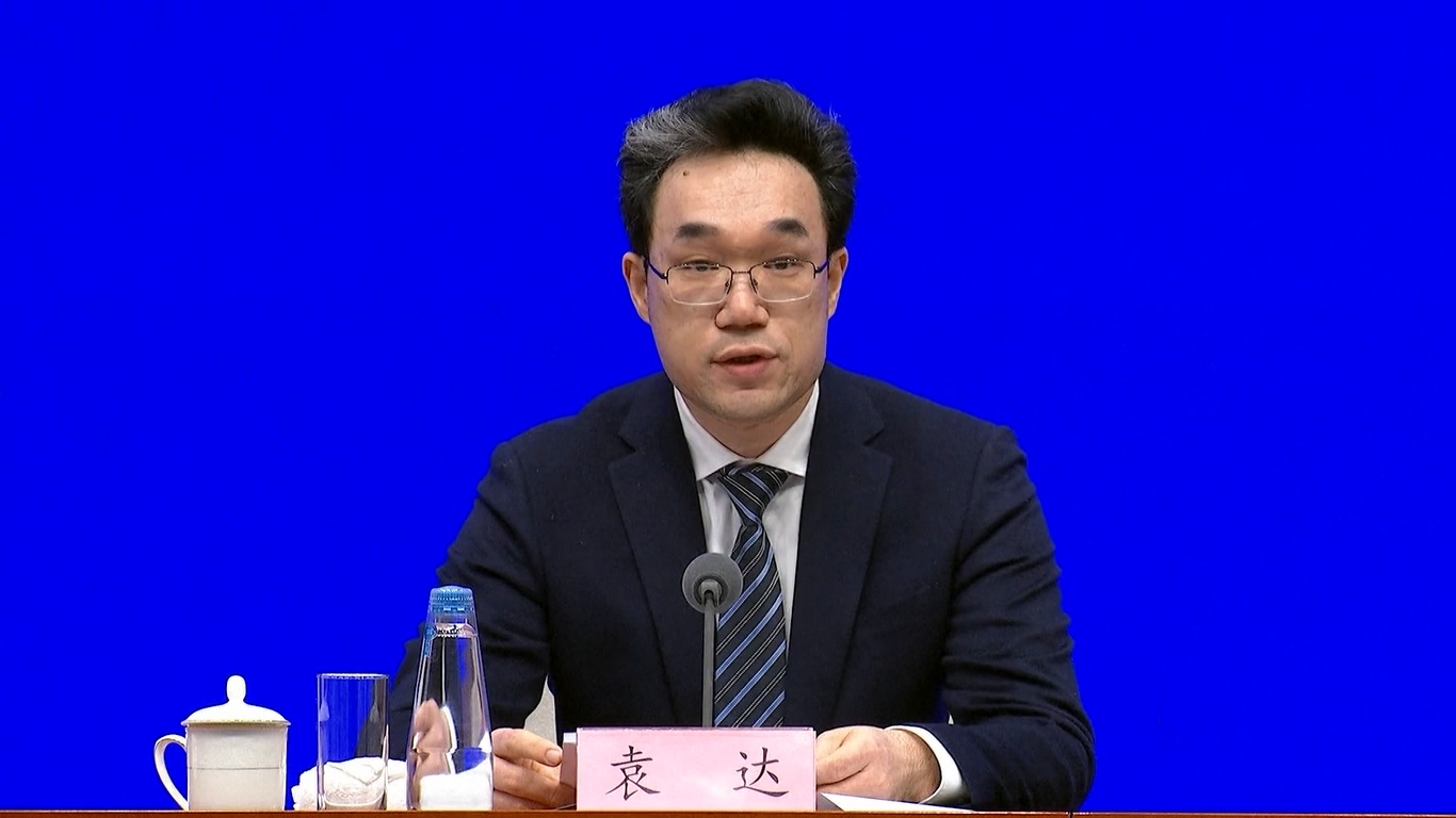 Subsidi harus diberikan kepada konsumen individu yang membeli tiga jenis produk digital seperti ponsel