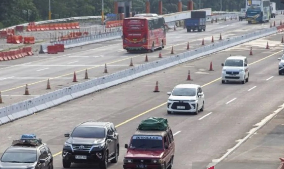 Didominasi Kendaraan Minibus, Arus Lalu Lintas Tol Cipali Meningkat