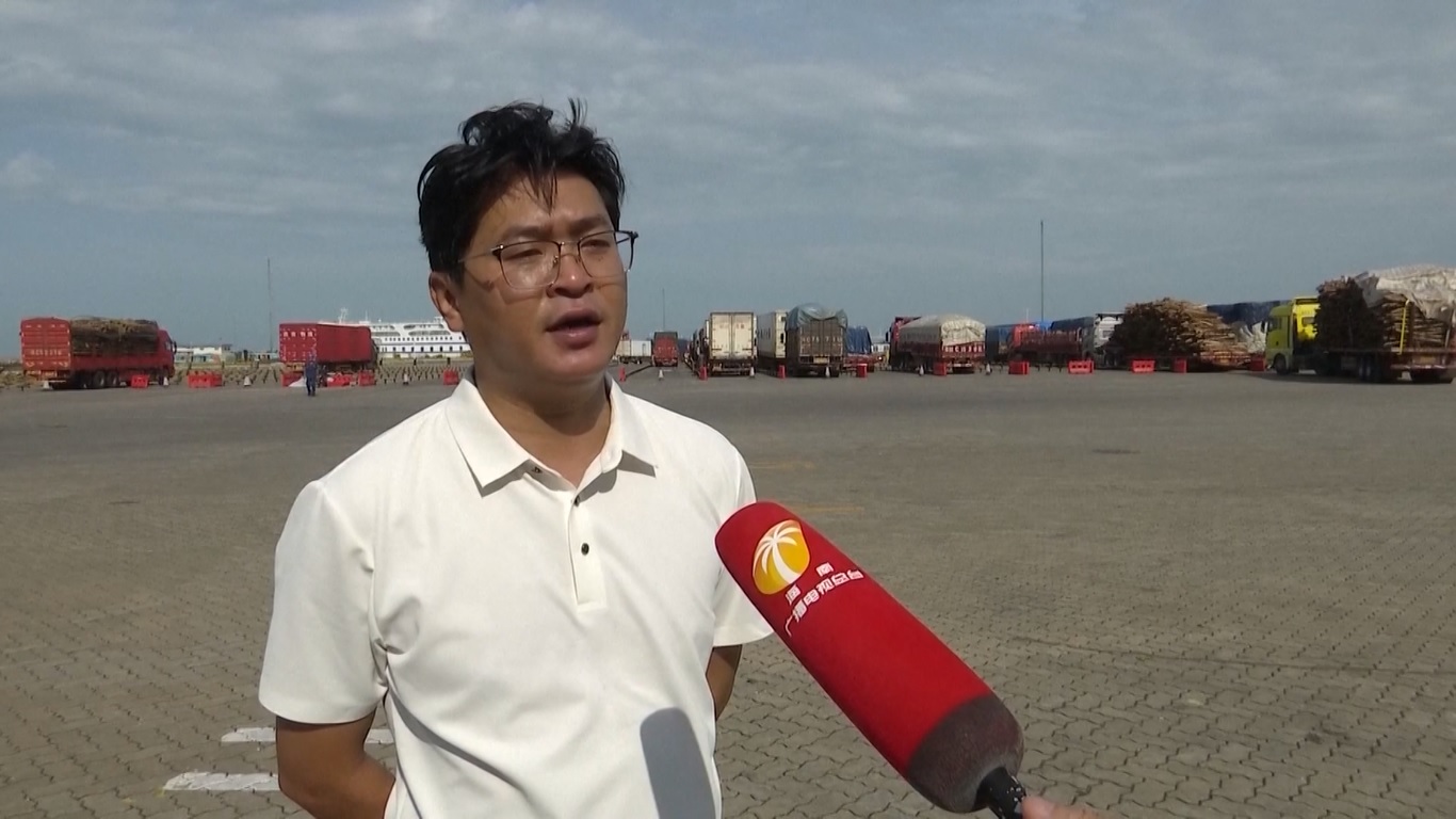 Penerbangan juga telah kembali beroperasi di Bandara Internasional Haikou Meilan di Hainan sejak Minggu (8/9) sore