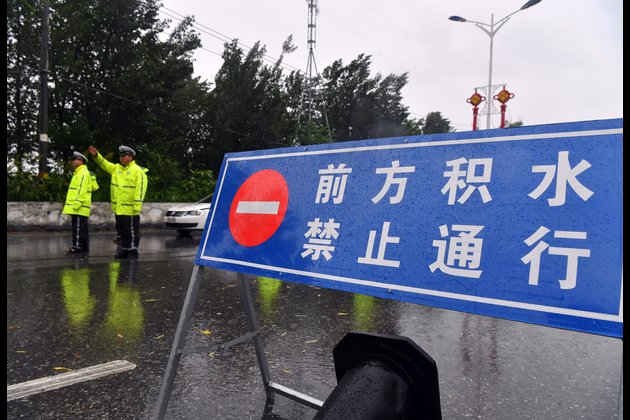 Biro meteorologi provinsi tersebut telah meningkatkan tanggap daruratnya menjadi peringatan hujan badai Level-III