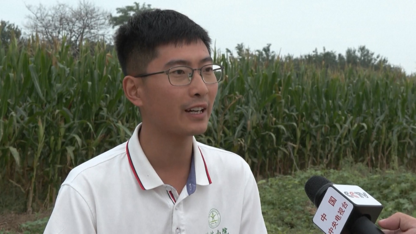 Hao mengatakan bahwa melakukan semuanya sendiri di lapangan membantu mereka untuk lebih memahami kesulitan para petani dan mengetahui lebih banyak tentang kebutuhan dan keprihatinan mereka