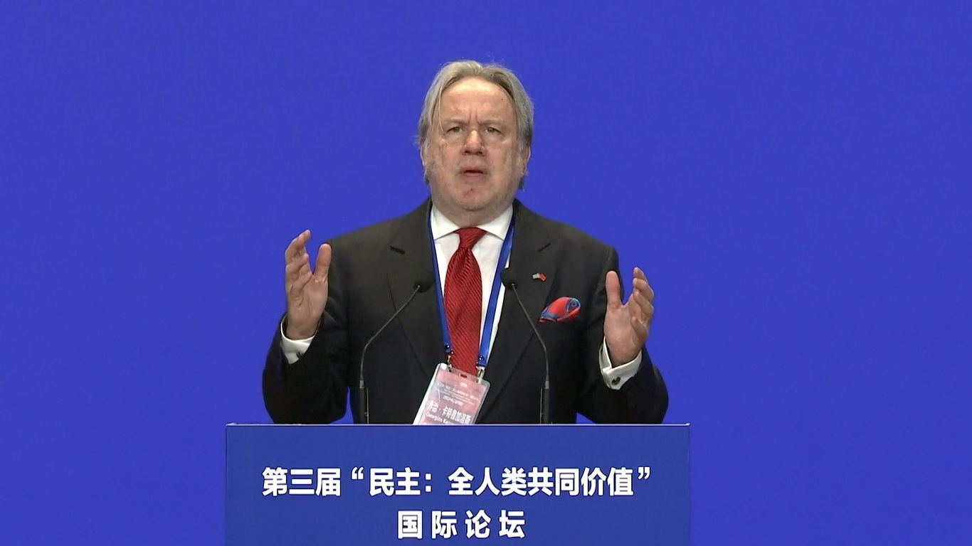 Tuan rumah forum tersebut mengatakan bahwa demokrasi gaya Tiongkok berkisar pada penyelesaian masalah-masalah mendesak dan menantang yang dihadapi rakyatnya