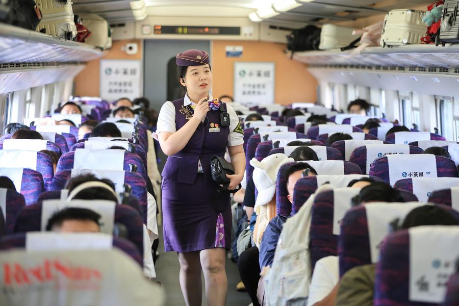 Tiongkok Catat Rekor Lalu Lintas Penumpang Pada Paruh Pertama Libur Hari Nasional