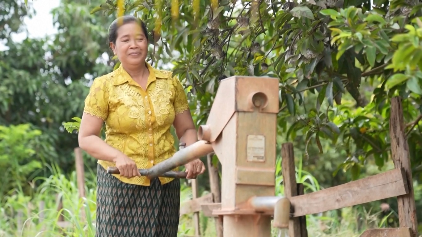 Kamboja memiliki tujuh pembangkit listrik tenaga air yang dibangun oleh Tiongkok dengan kapasitas gabungan sebesar 1328 megawatt pada Mei 2022